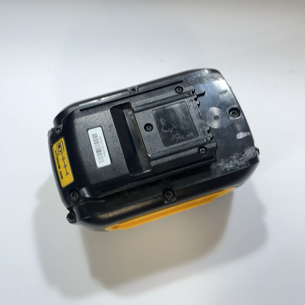 DEWALT DCB404 40V Lithium-Ion Good working condition - Picture 5 of 6